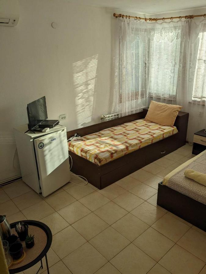 Цвета Hotel Sinemoretz Buitenkant foto