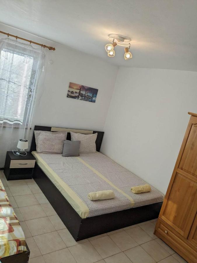 Цвета Hotel Sinemoretz Buitenkant foto