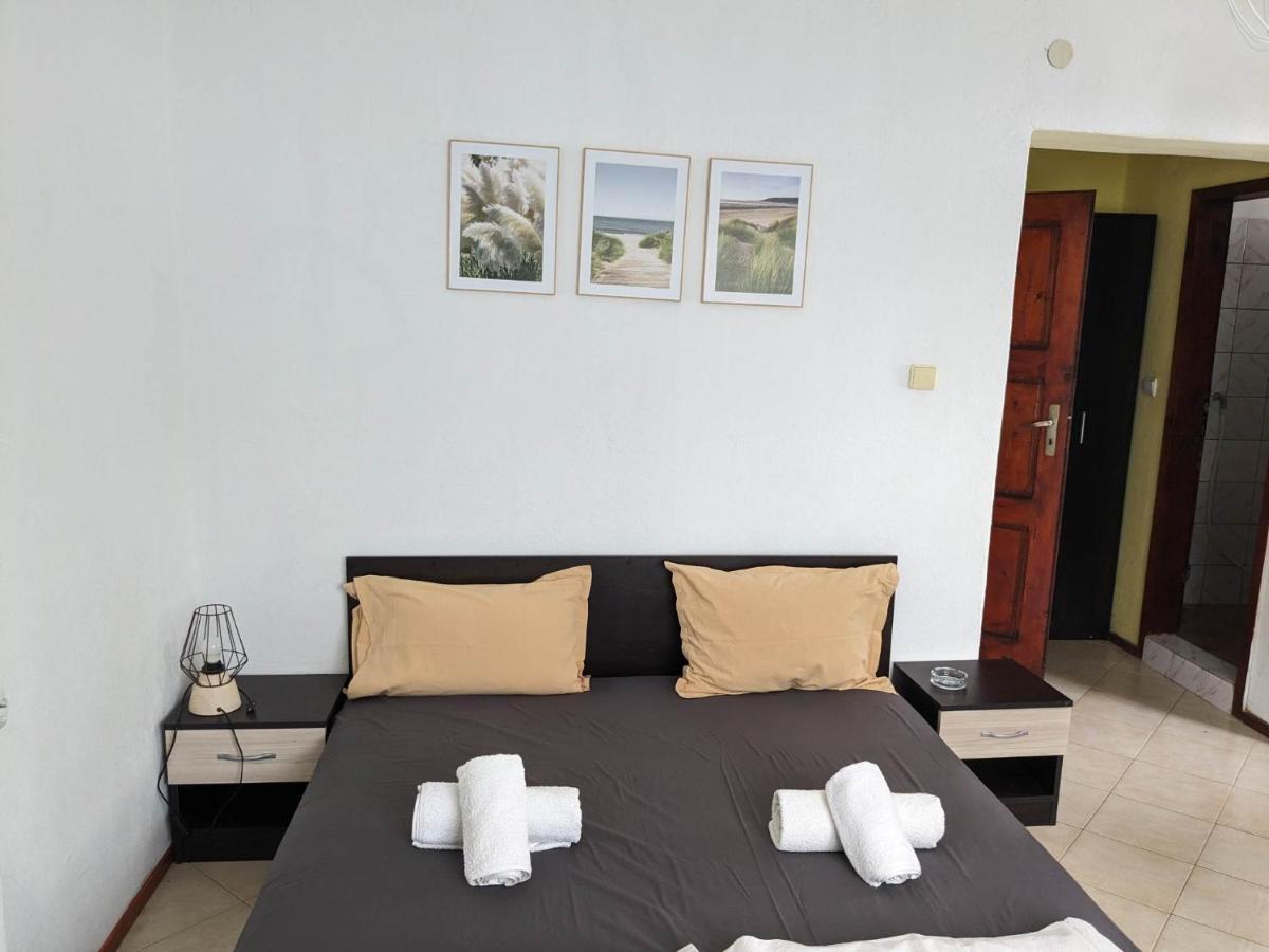 Цвета Hotel Sinemoretz Buitenkant foto