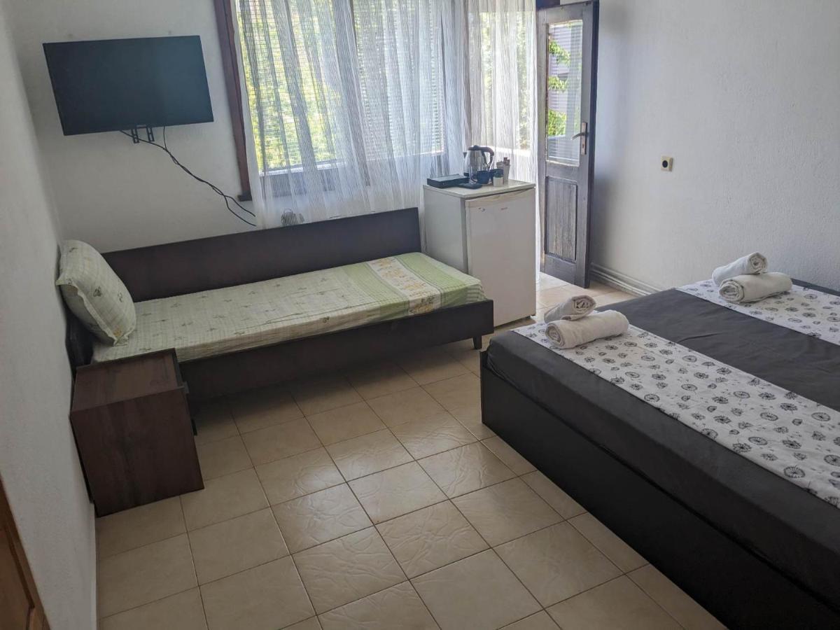Цвета Hotel Sinemoretz Buitenkant foto