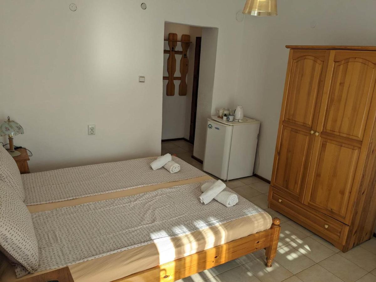 Цвета Hotel Sinemoretz Buitenkant foto