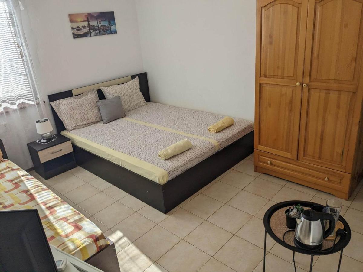 Цвета Hotel Sinemoretz Buitenkant foto